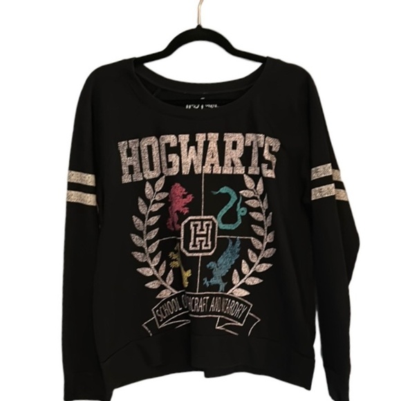 Warner Bros. Tops - Hogwarts Varsity Pullover - Harry Potter size large